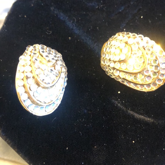 Vintage Swarovski Crystal Shell Style Clip on Earrings-Boutique - Picture 5 of 7